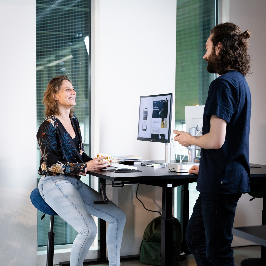 Score Polo Saddle Chair Amazone Blend Blue Posture (2)