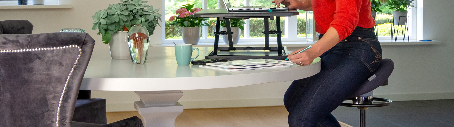 Welke zitoplossing kies ik: een bureaustoel of zadelkruk?